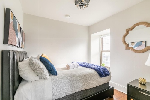 Upscale 1BR - Boutique Apartment - PRIME DT Location! image 12