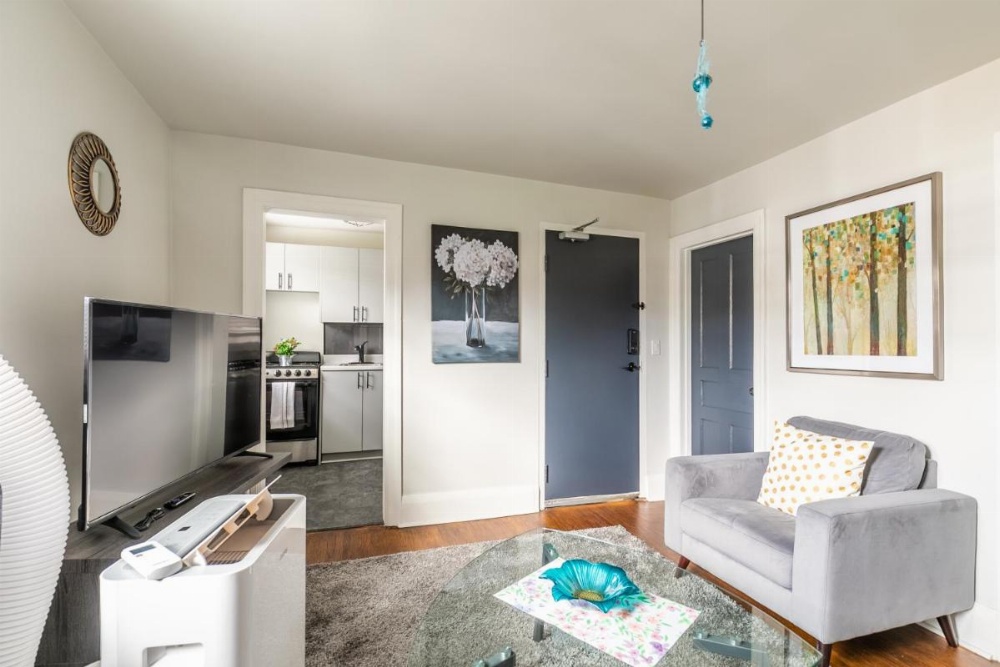 Upscale 1BR - Boutique Apartment - PRIME DT Location!